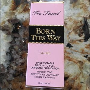 Too Faced Makeup - Born this way foundation Too Faced Makeup - Born this way foundation